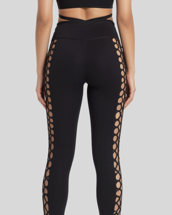 Noir Cutout Active Set